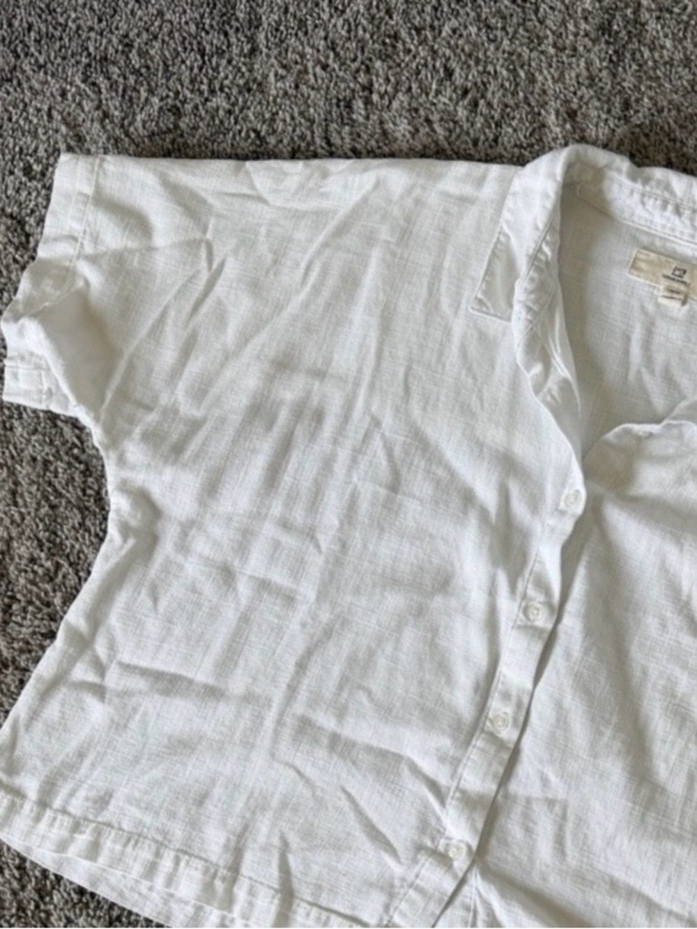 Women’s White cropped Short-Sleeve Button Front Top